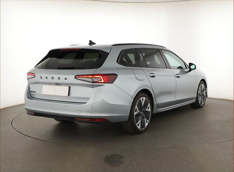 Škoda Superb (2025) 2.0 TDI, Sportline, Navigace - fotka 5 z 22
