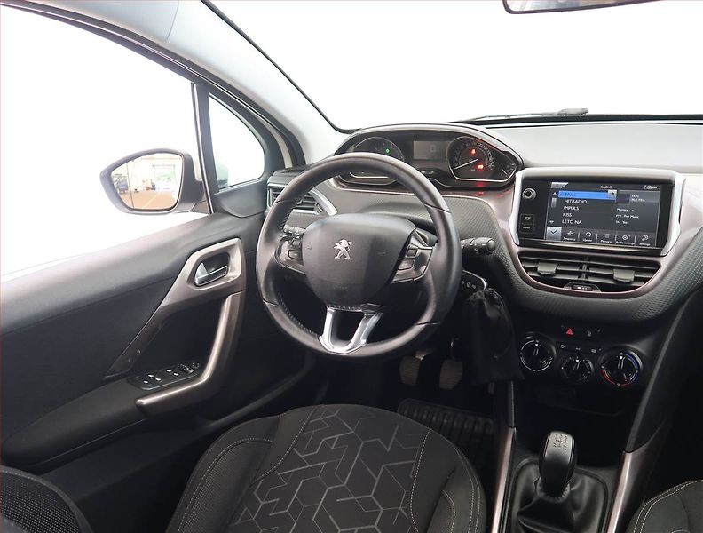 Peugeot 2008 (2014) 1.2 PureTech, Tempomat - fotka 7 z 17