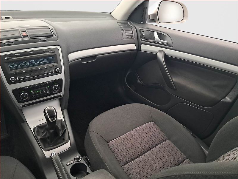 Škoda Octavia (2012) 1.4 TSI, Tempomat - fotka 8 z 17