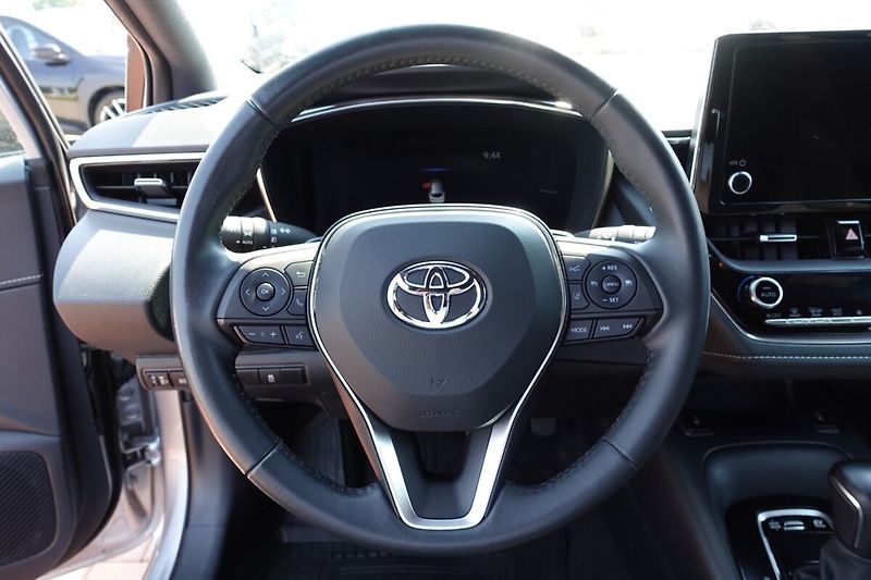 Toyota Corolla 2,0HSD 112kW Comfort Tech - fotka 17 z 31