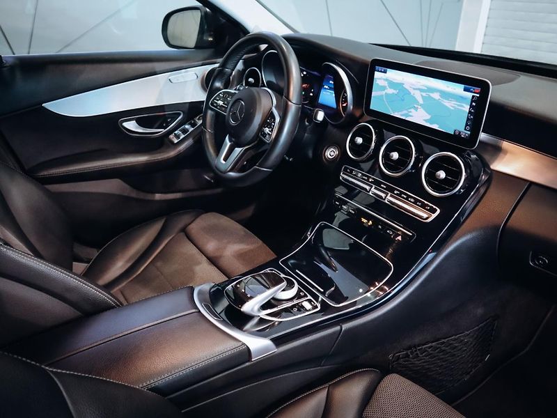 Mercedes-Benz Třídy C C 220d 4MATIC kombi - fotka 22 z 28