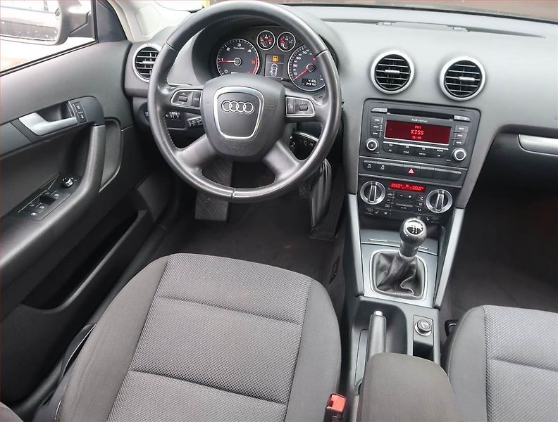 Audi A3 (2011) 1.6 TDI, Tempomat - fotka 7 z 18