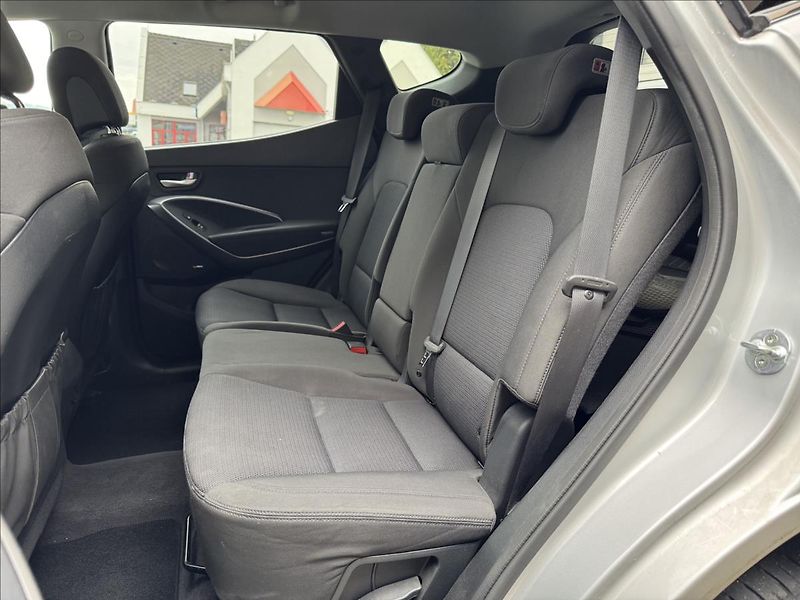 Hyundai Santa Fe 2,2 CRDi Style 4x4 - fotka 12 z 17