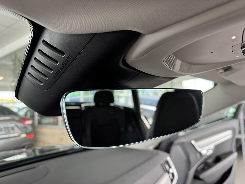 Volvo V90 T6 AWD*Recharge*KeyLess*Tažné - fotka 17 z 37