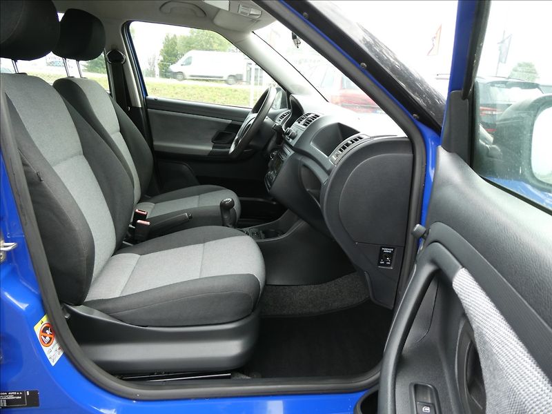 Škoda Fabia 1,2 HTP 1.MAJITEL, klimatizace - fotka 17 z 27