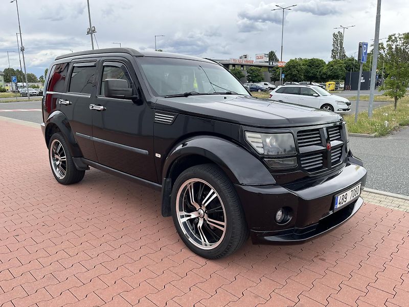 Dodge Nitro 2.8 CRD 4x4 Automat - fotka 4 z 27
