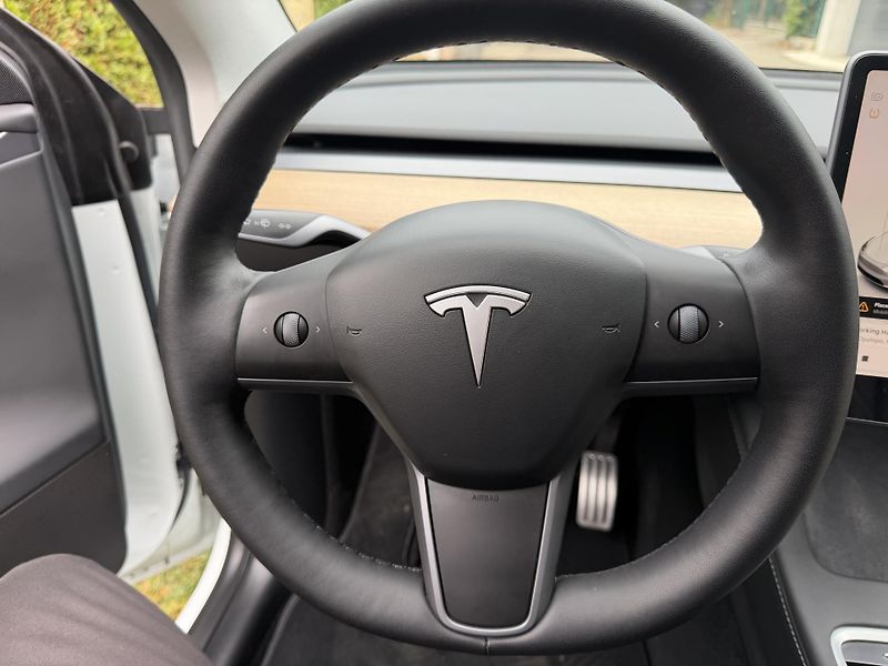 Tesla Model Y Performance-540PS-AWD-Berlín- - fotka 18 z 23