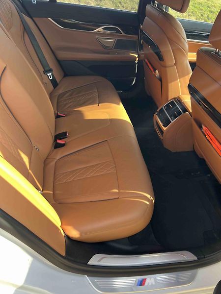 BMW Řada 7 750i 390kW xDrive Laser M pake - fotka 16 z 25