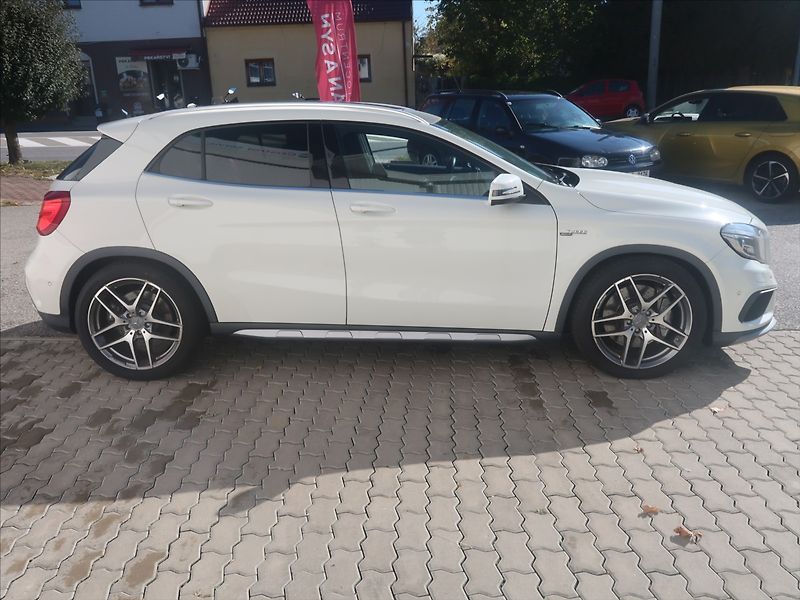 Mercedes-Benz GLA 2,0 45 AMG 4Matic panorama - fotka 3 z 4