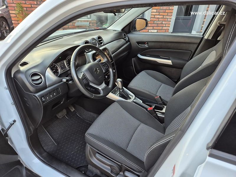 Suzuki Vitara (2016) 1.6VVT 88KW Automat COMFORT - fotka 33 z 52