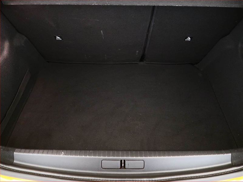 Peugeot 208 (2020) GT Pack 1.2 PureTech, Automat - fotka 14 z 17