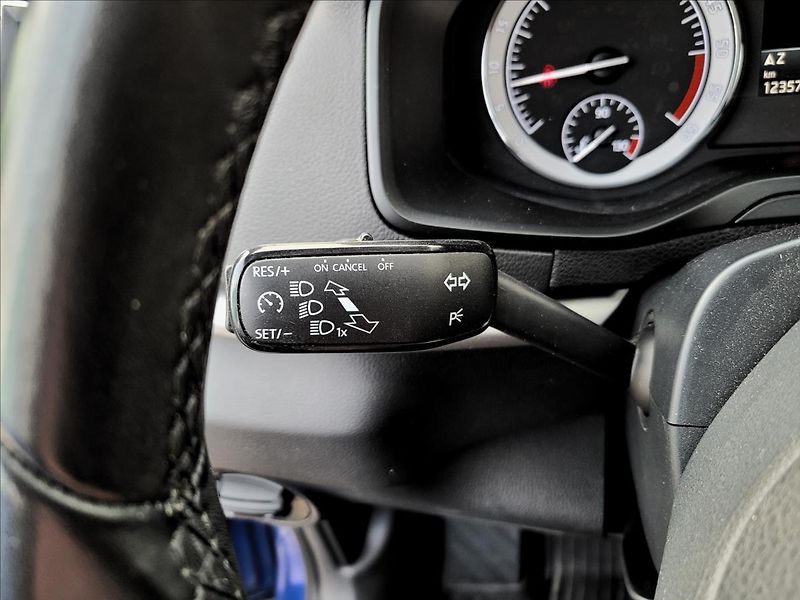 Škoda Karoq 1,6 tdi,navi,výhřev,klima,alu - fotka 23 z 50