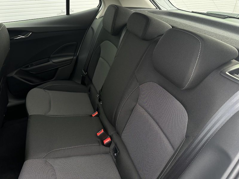 Škoda Fabia 1.0TSi 95PS LED V.Cockpit Clim - fotka 32 z 34