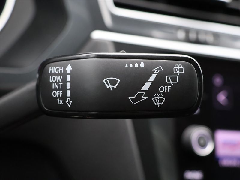 Volkswagen Tiguan 2,0 TDI 110kW DSG R-line DPH - fotka 20 z 32