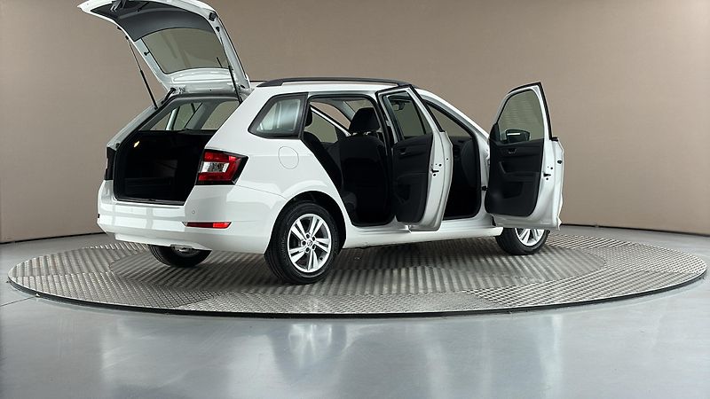 Škoda Fabia 1.0 TSI Ambition Combi - fotka 6 z 23