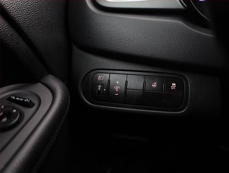 Kia Carens (2018) 1.7 CRDi, 7 míst, Serv.kniha - fotka 17 z 21