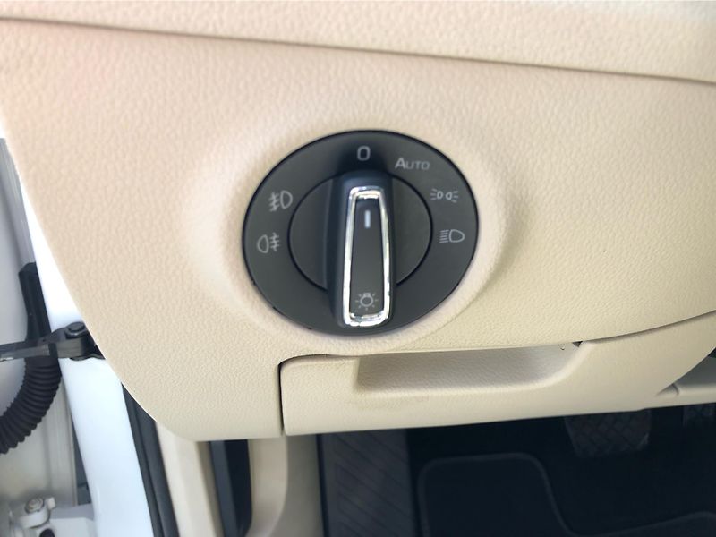 Škoda Superb Combi 2,0 TDI L&K TD 147 kW DS - fotka 16 z 30