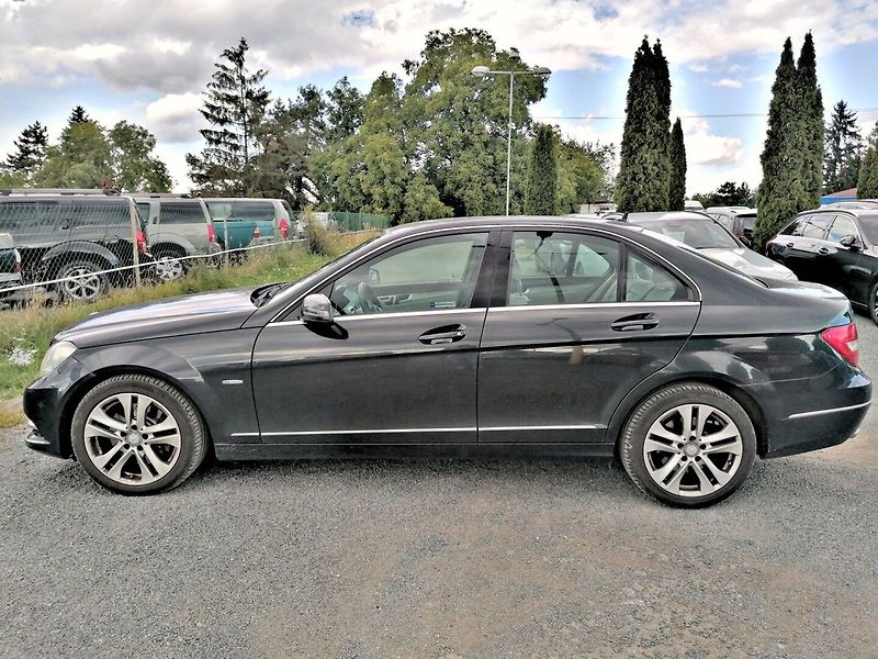 Mercedes-Benz Třídy C (2011) 300 CDi 4Matic,ČR. 1.majitel - fotka 7 z 23