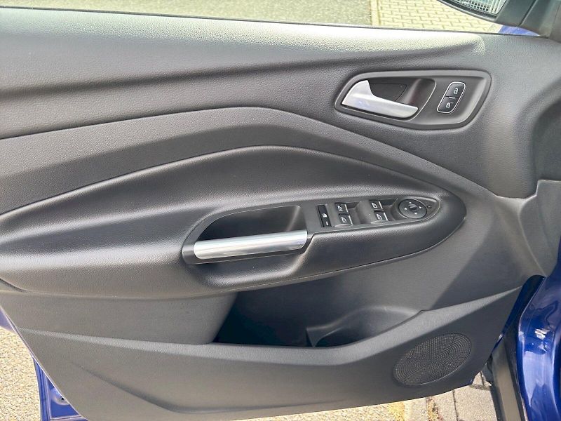 Ford Kuga (2017) Titanium 2.0 TDCi AWD - fotka 27 z 27