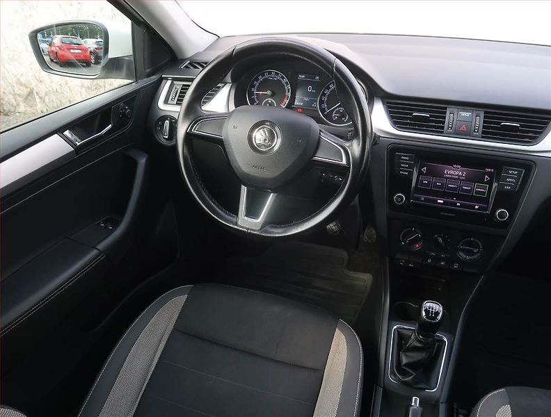 Škoda Rapid (2017) Spaceback 1.4 TDI, po STK - fotka 7 z 16