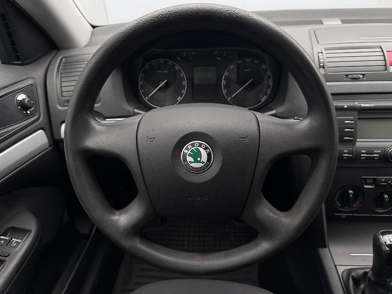 Škoda Octavia 1.9 TDI COMBI CZ 1.maj - fotka 3 z 28