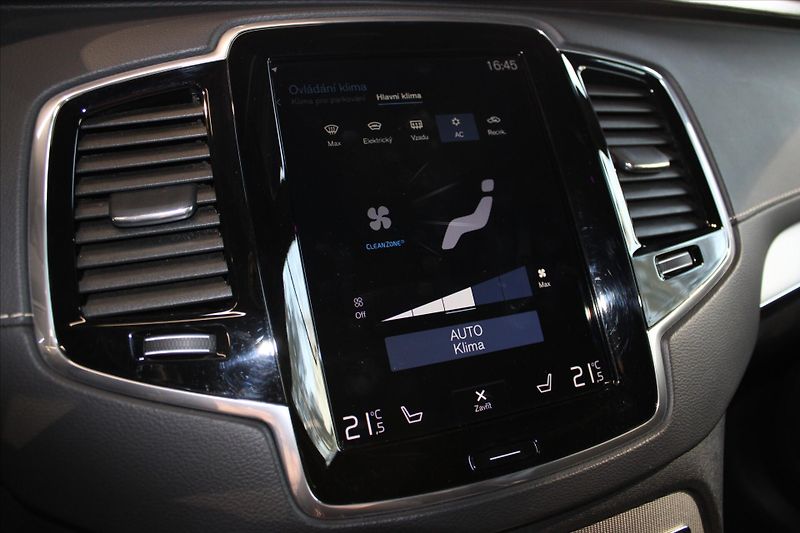 Volvo XC90 B5 AWD R Design PilotAssist/DP - fotka 24 z 32