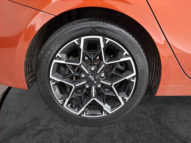 Kia Ceed (2022) GT Line 1.5 T-GDI - fotka 15 z 18