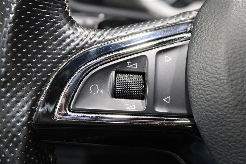 Škoda Superb 2,0 TDI DSG 140KW Sportline - fotka 19 z 37