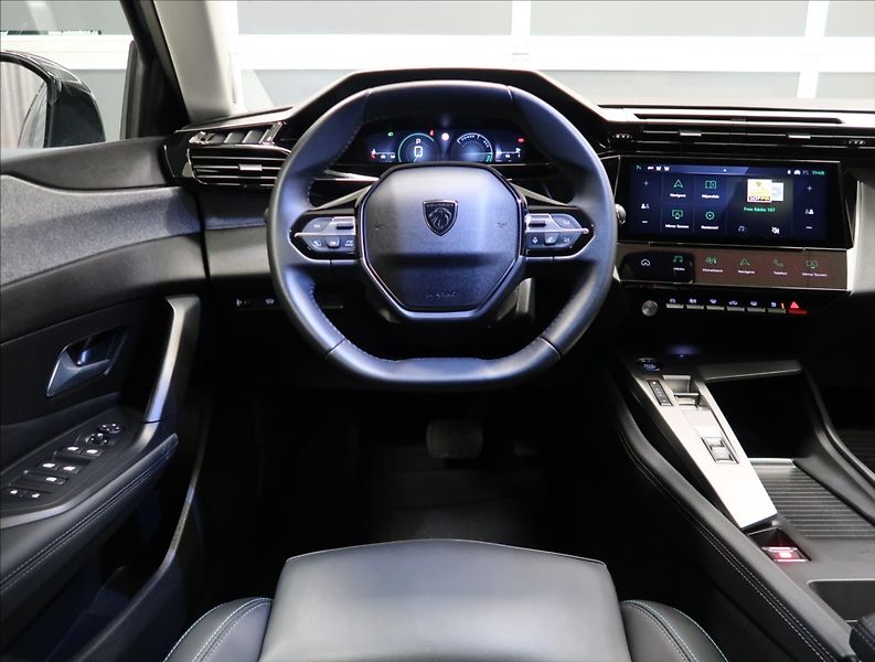 Peugeot 308 1,2 PT AT ALLURE NAVI KAMERA - fotka 11 z 42