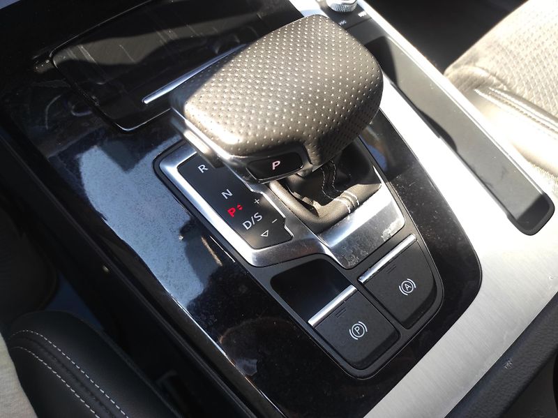 Audi Q5 2,0TDi 40 150kW,4x4,S-Line, ČR - fotka 35 z 63