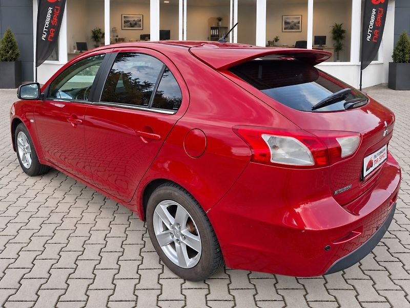 Mitsubishi Lancer (2009) 1.8i 105kW - fotka 6 z 24