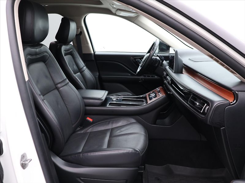Lincoln Aviator 3,0 EvoBoost V6 AWD CZ - fotka 13 z 43