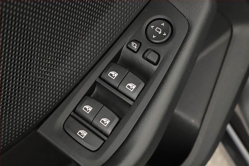 BMW Řada 1 (2020) 116d, Automat, Navi, Tempomat - fotka 20 z 21
