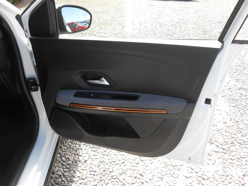 Dacia Sandero STEPWAY,NAVI,KAMERA,18tkm - fotka 20 z 45