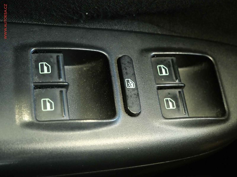 Škoda Octavia (2010) 2.0TDI, ČR, Klima - fotka 14 z 21