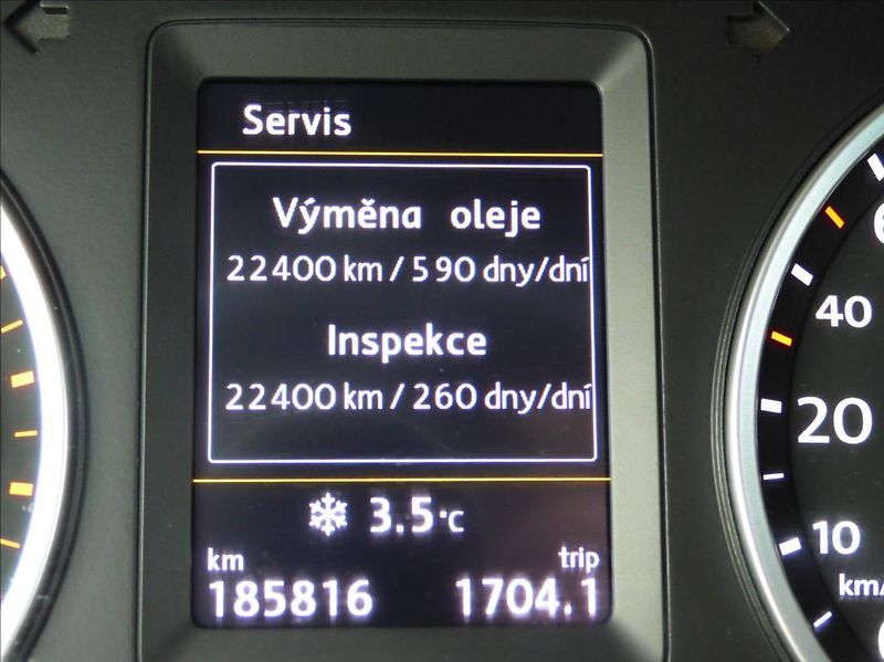 Volkswagen Tiguan 1,4 TSI 90KW SPORT - fotka 43 z 50