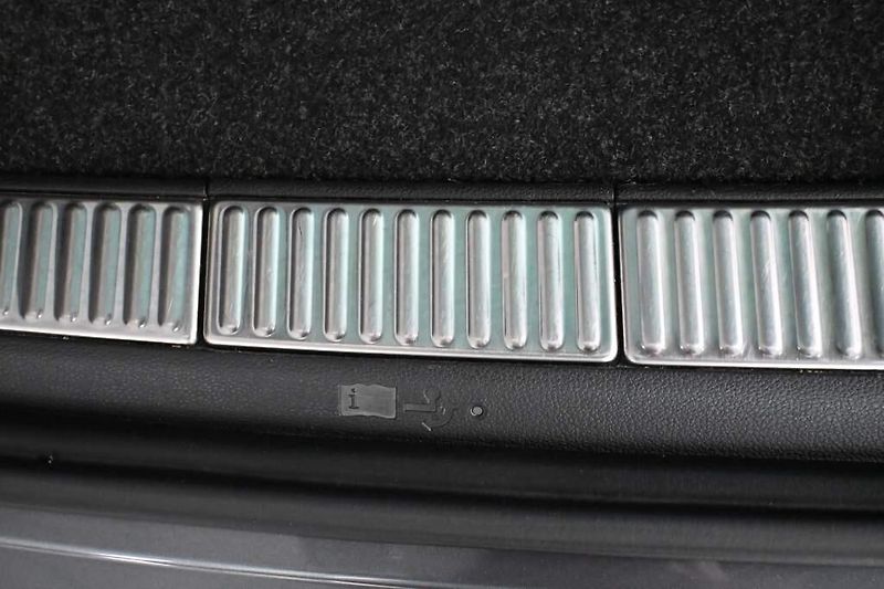 Škoda Superb (2023) 2.0 DSG Matrix LED STYLE ACC V - fotka 23 z 36