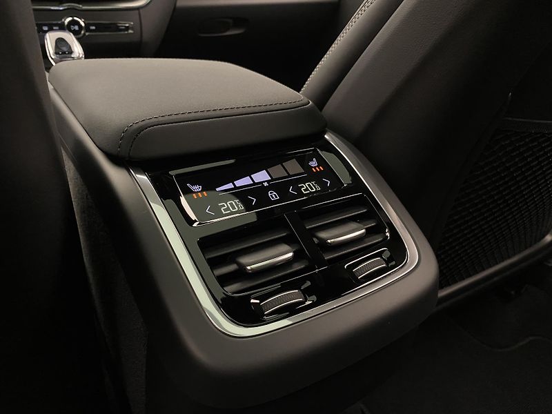 Volvo XC60 (2026) B5 AWD AUT ULTRA BLACK EDITION - fotka 68 z 70