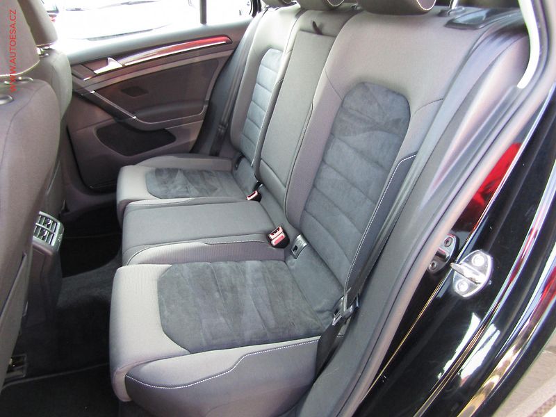 Volkswagen Golf (2016) 2.0TDi, ČR, Highline, DSG - fotka 10 z 16