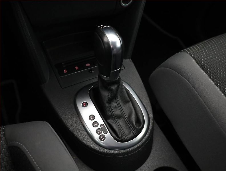 Volkswagen Touran (2013) 1.6 TDI, Automat, Serv.kniha - fotka 10 z 19