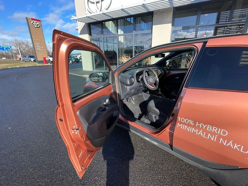 Toyota Aygo 1.5L HEV CVT - fotka 17 z 28