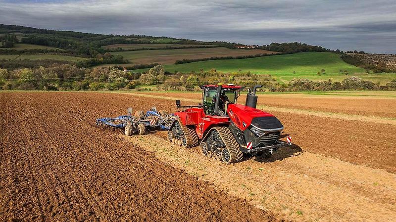 V současnosti je nejsilnějším traktorem světa. jedná se o Quadtrac 715 od výrobce CASE IH.
