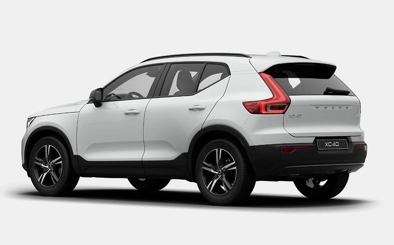 Volvo XC40 (2026) B3 AUT DARK PLUS - fotka 6 z 11