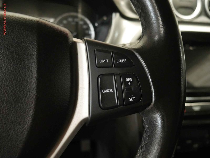 Suzuki Vitara (2016) 1.6 DDIS, Navi, AC - fotka 13 z 20
