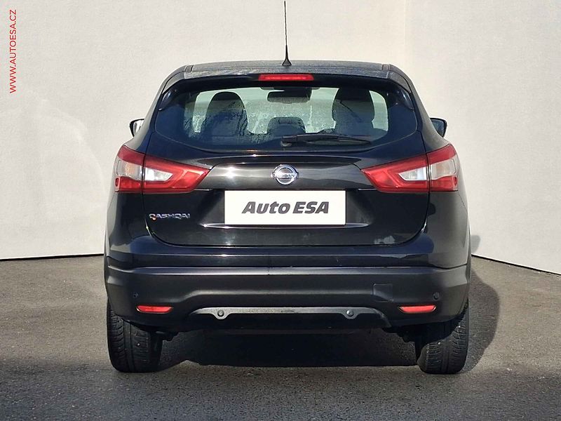 Nissan Qashqai (2015) 1.2TCe, Acenta, navi, kamera - fotka 5 z 18