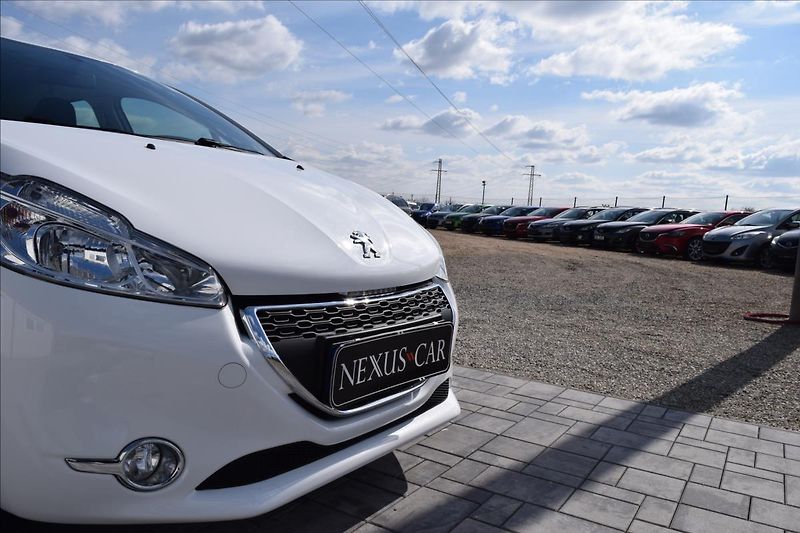 Peugeot 208 1,4 HDi 50KW NÍZKÉ KM KLIMA - fotka 13 z 50