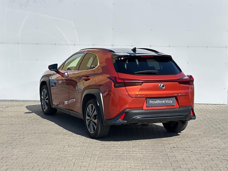 Lexus UX 250h 2,0 HSD F Sport Design AWD - fotka 7 z 29