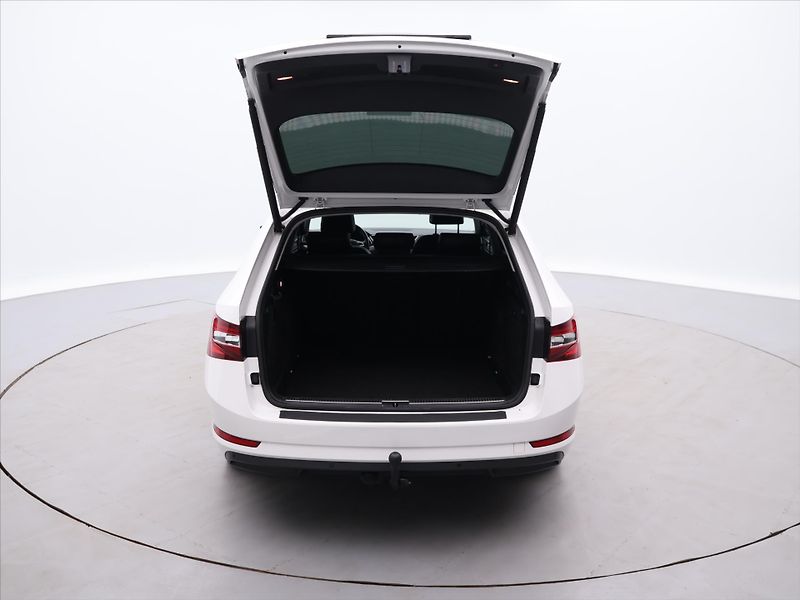Škoda Superb 2,0 TDI DSG Style+  Navi ACC - fotka 9 z 36