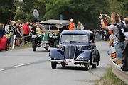 Na akci Jízda do vrchu a výstava historických vozidel se představilo na tři sta automobilů a motocyklů.