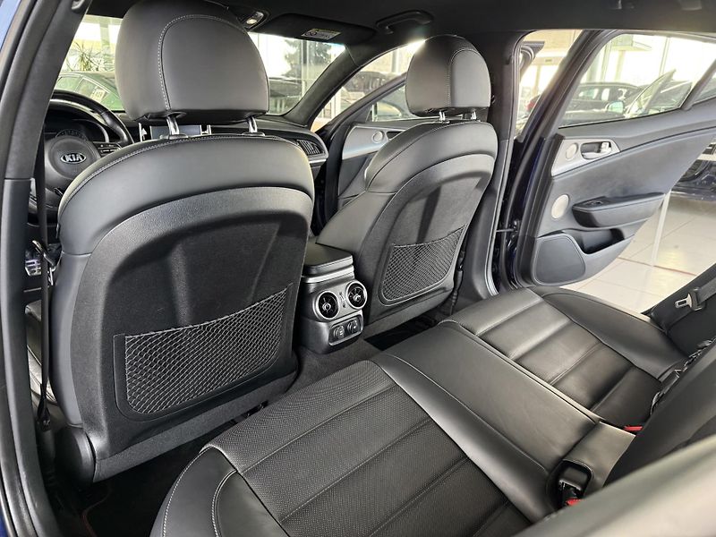 Kia Stinger 3,3TGDI V6*4WD*HUD*360kam*DPH - fotka 18 z 44